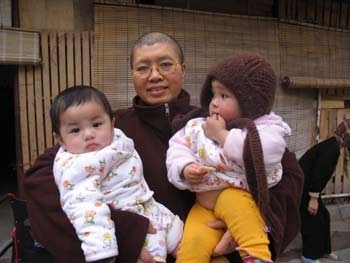 Cách làm cho trẻ mới sinh được bình an theo nhà Phật