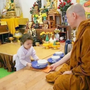 Trước hết phải là sự độ lượng ...