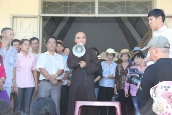 Tặng 365 phần quà cho đồng bào dân tộc