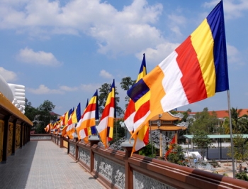 Vẫn lại chuyện treo cờ