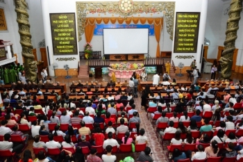 Công chúa Thái Lan cùng hàng ngàn người đến xem phim Cuộc Đời Đức Phật