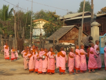 Tu Phật như ở Myanmar