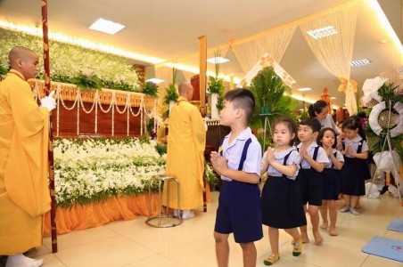 Đông lạnh, áo lam càng lạnh, vì Hoà thượng Đức Chơn vắng bóng