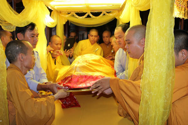 Đà Nẵng: Lễ nhập kim quan Cố trưởng lão HT. Thích Viên Minh