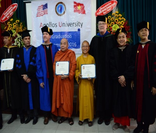 HT. Thiện Tâm, TT. Nhật Từ được trao danh hiệu giáo sư danh dự của trường đại học Apollos, Mỹ