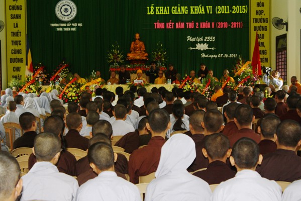 TT.Huế: Trường TCPH khai giảng khóa VI, và tổng kết năm thứ 2 khóa V