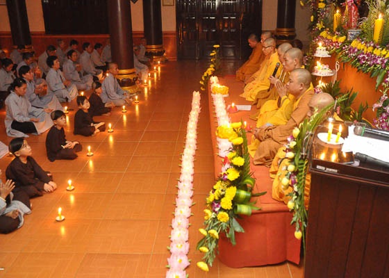 Lễ vía Đức Phật A Di Đà tại chùa Hưng Quang