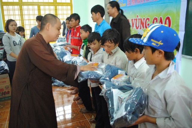 Đà Nẵng: CLB Hương Từ Tâm với chương trình “Ấm áp Vùng Cao”