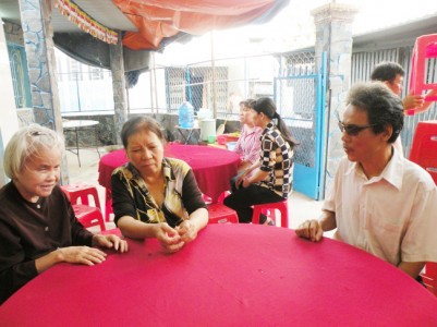 Tâm sự với anh chị em nhóm khiếm thị thiện nguyện Hóc Môn