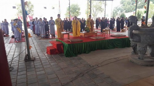 Chùa Khánh Long khóa tu Bát quan trai đầu năm