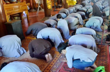 Hà Tĩnh: Khóa tu bát quan trai đầu tiên năm 2020