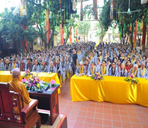 Hà Nội: Ngày thứ 2 khóa tu báo hiếu: Quy y Tam Bảo sống đời tỉnh thức