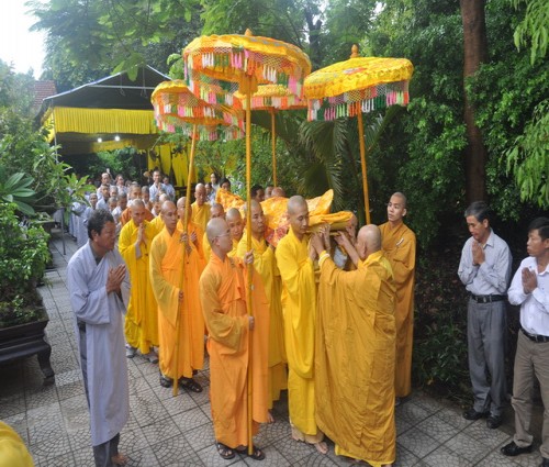 Huế: Lễ nhập kim quan cố Trưởng lão Hòa thượng Thích Huệ Ấn