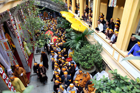 Hình ảnh Tăng ni, Phật tử viếng Hòa thượng Thích Thanh Tứ