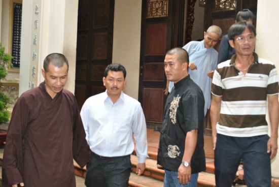 Lương Y Võ Hoàng Yên viếng chùa Phúc Lâm