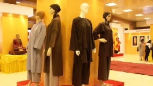 Màu áo hoại sắc