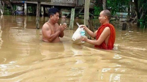 Mười câu chuyện bố thí và cúng dường