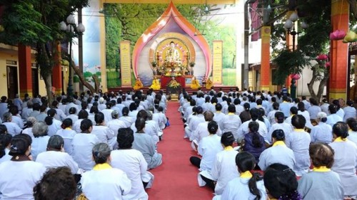 Ngày tu bát quan trai cầu nguyện đất nước bình yên