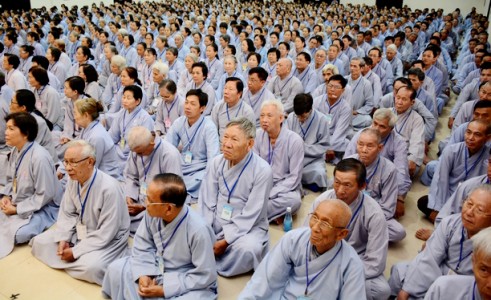 Người cư sĩ phải hộ pháp như thế nào?