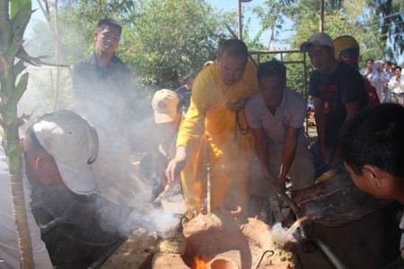Lễ chú nguyện rót đồng đúc tượng tại chùa Huệ Quang