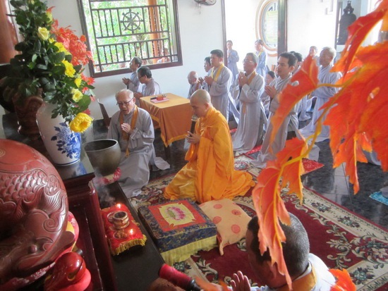 Một ngày tu tập Bát quan trai giới tại Tổ đình Thiên Bửu