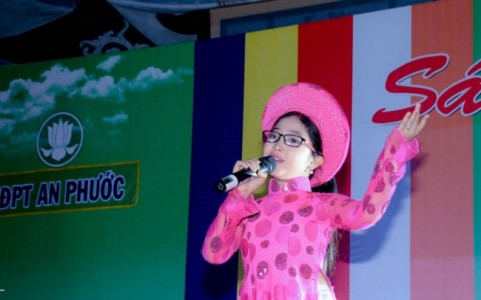 Giọng hát nhí nhạc Phật giáo gây ấn tượng tại The Voice Kids 2015