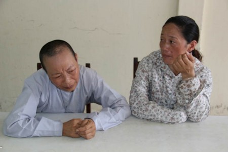 Bắt 2 đối tượng giả danh sư cô quyên tiền 