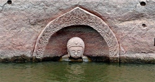 Những bức tượng được tìm thấy sau hàng trăm năm 'ẩn sâu'  cùng lịch sử