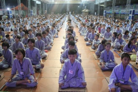 Gần 800 thiện sinh về chùa Từ Xuyên dự khóa tu sen hồng