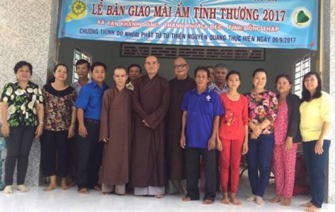 Nhóm Nguyên Quang bàn giao nhà mái ấm tình thương