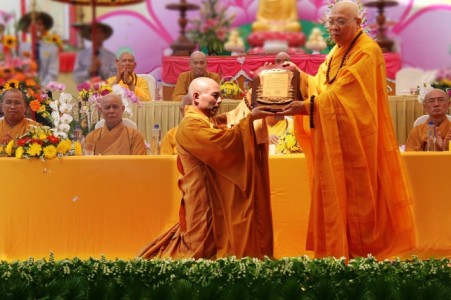 Lễ bổ nhiệm trụ trì ngôi chùa có độ cao hơn 1000m với mặt nước biển