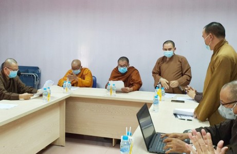 Cảnh cáo tu sĩ trong video clip ăn trùng đất phát tán trên mạng xã hội