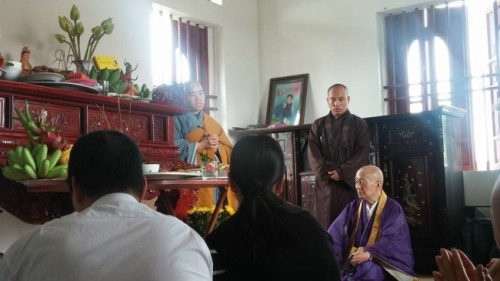 HT.Yoshimizu Daichi và đoàn cảnh sát Nhật Bản làm lễ cầu siêu cho bé Nhật Linh tại Việt Nam