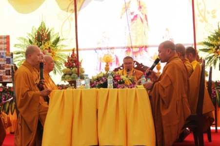 Hà Nội: Lễ cầu siêu phả độ gia tiên - thả hoa đăng cầu Quốc thái dân an