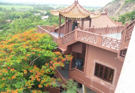 Chùa Hang – Núi Sam  mùa hoa phượng