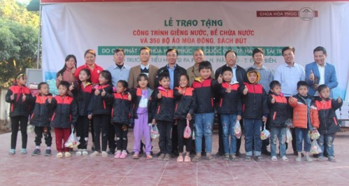 Nhà chùa mang nước sạch đến với học sinh vùng cao