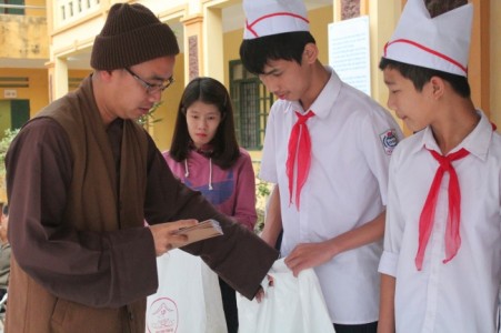 Chùa Hòa Phúc sưởi ấm yêu thương cho ngày Tết dân tộc