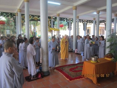 Hơn 400 hành giả tham dự khóa tu Bát quan trai tại chùa Lộc Thọ