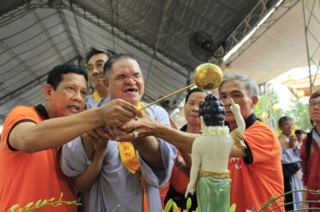 Niềm hạnh phúc của những người khiếm thị trong ngày Phật đản