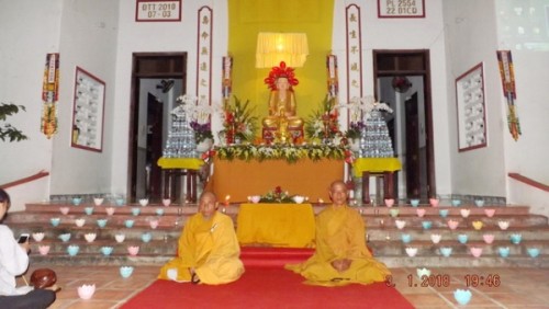 Khánh Hòa: Hoa đăng vía Đức Di Đà tại chùa Trường Thọ