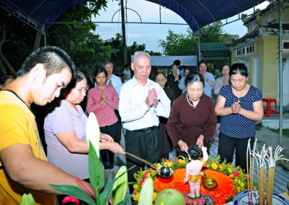 Xúc động lần đầu tổ chức lễ tắm Phật tại di tích chùa Yên Lệ