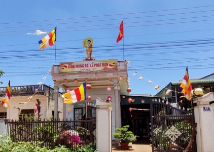 Có một gia đình như thế trong mỗi mùa Phật đản về