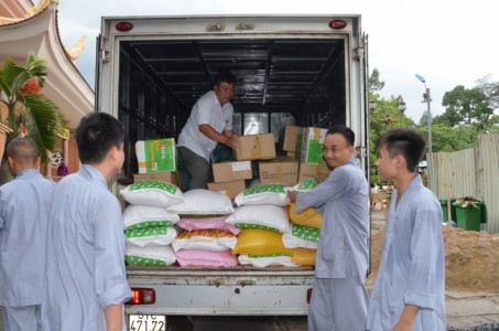 Chùa Hoằng Pháp cúng dường trường hạ ở Đồng Nai