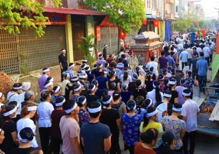 Đám tang không xem giờ tốt xấu ở Hữu Bằng