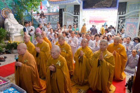 TPHCM: Lễ dâng cúng Pháp y tại chùa Minh Đạo