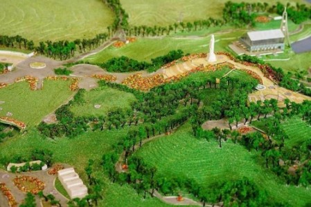 Xây dựng điểm tập trung hàng trăm ngàn người sát quốc lộ 20 mà vẫn ganh tỵ Phật giáo