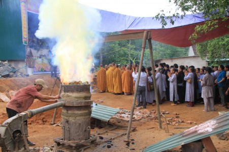 Hà Tĩnh: Chùa Thanh Quang rót đồng đúc tôn tượng Phật