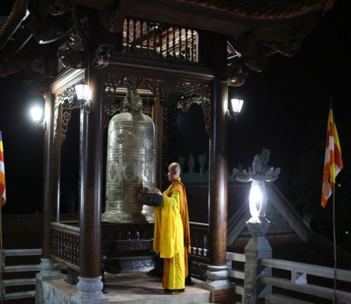 Khoảnh khắc đón xuân trong ngôi chùa thân thương