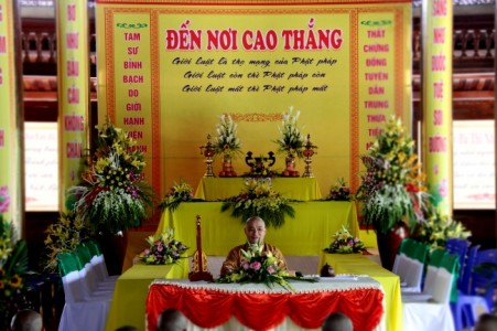 Thượng tọa Thích Tiến Đạt thuyết giảng tại Giới đàn Nghệ Tĩnh 