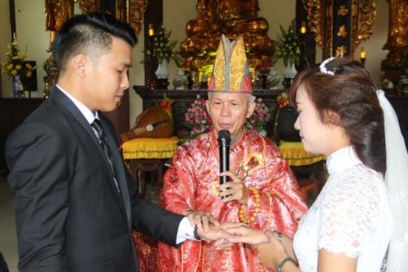 Đà Nẵng: Đôi bạn trẻ tổ chức lễ hằng thuận tại chùa Hải Hội